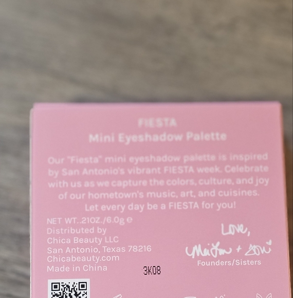Chica Beauty FIESTA Mini Eyeshdow Palette - Picture 2 of 3